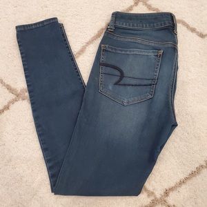 American Eagle Skinny Jegging Jeans